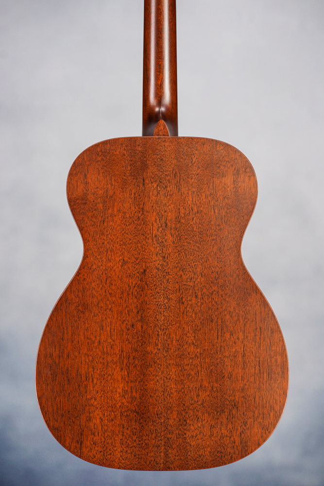 00-15M Acoustic Guitar w/ Case, Natural