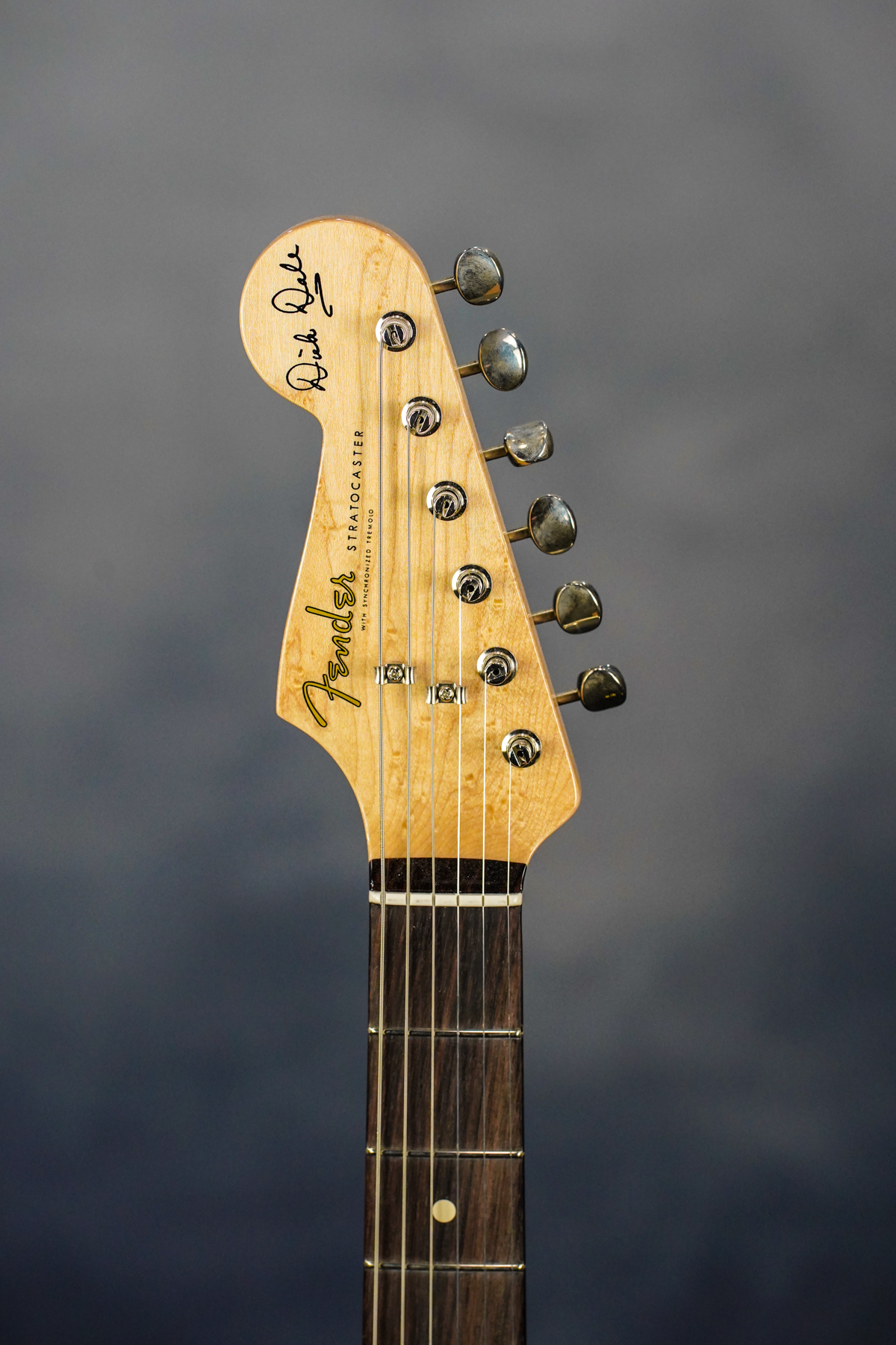 Dick Dale Stratocaster, Rosewood Fingerboard, Chartreuse Sparkle
