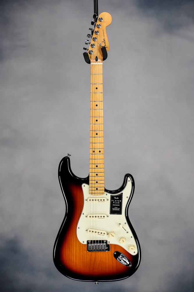 Player Plus Stratocaster, Maple Fingerboard, 3-Color Sunburst