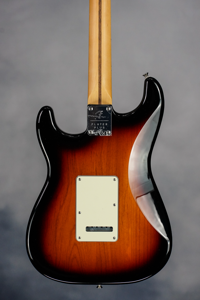 Player Plus Stratocaster, Maple Fingerboard, 3-Color Sunburst
